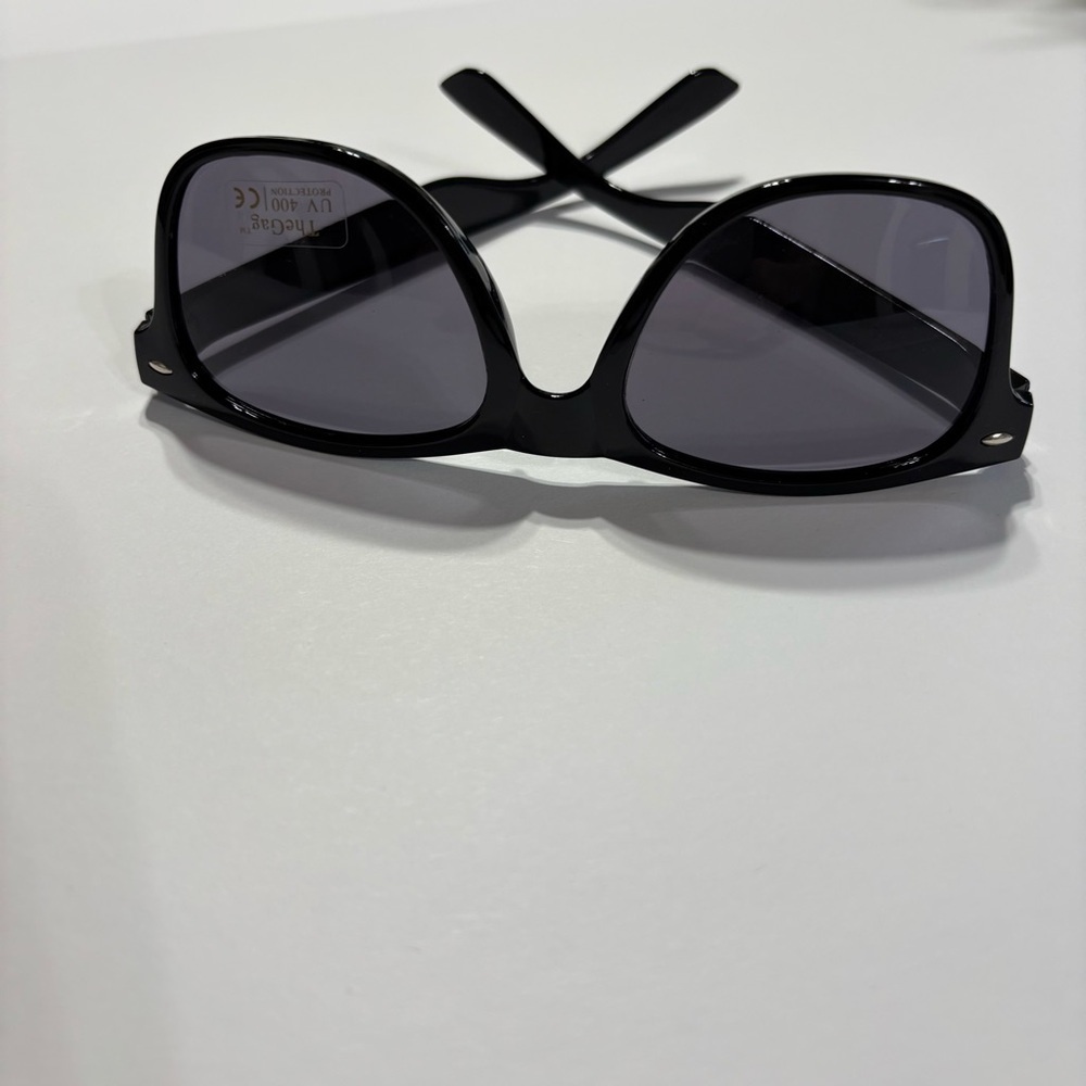 The Gag Circular Tinted Ful
Rimmed Sunglasses